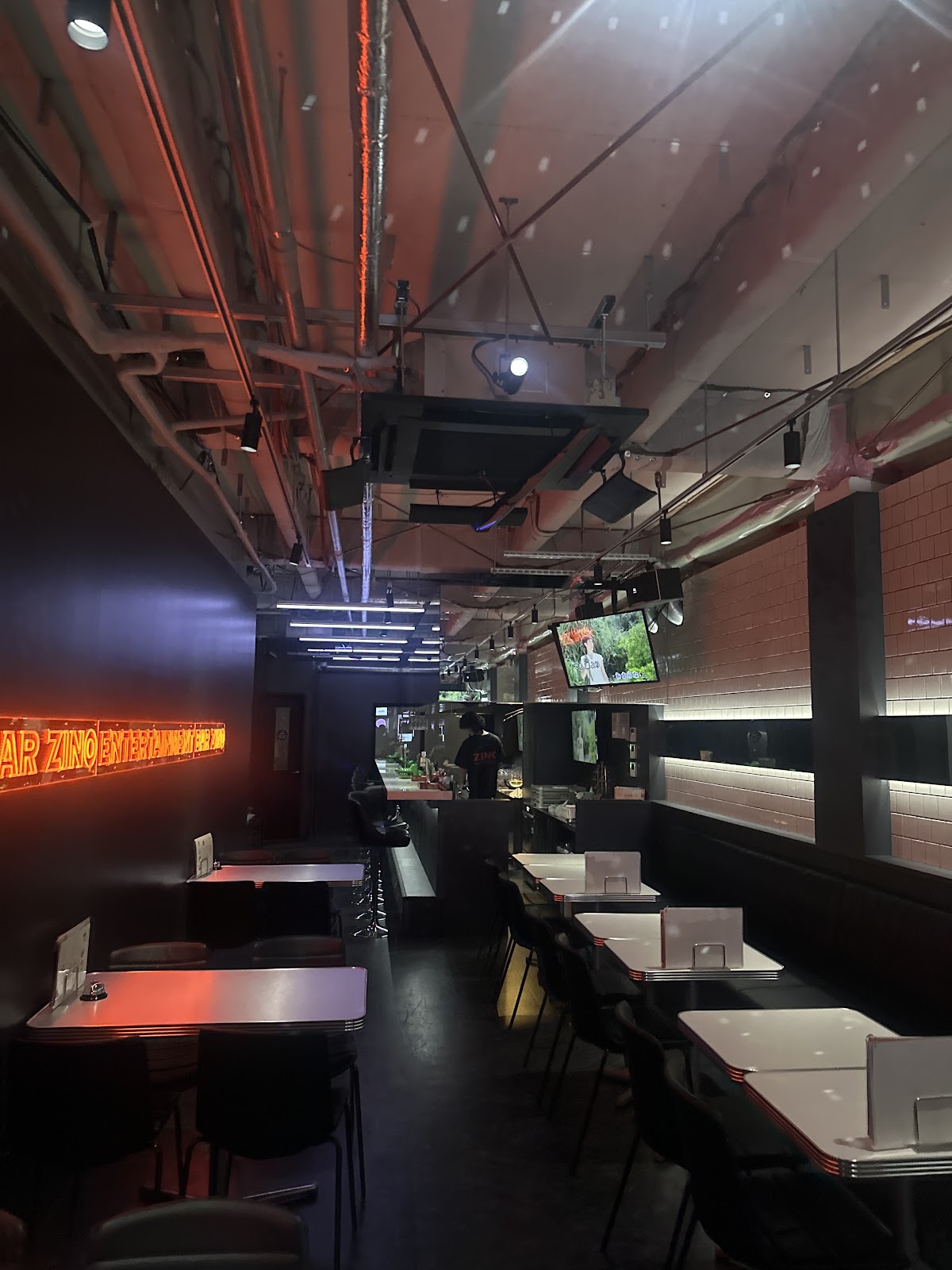 ダーツバー＆カラオケバー ZINO （ジーノ）神田南口店