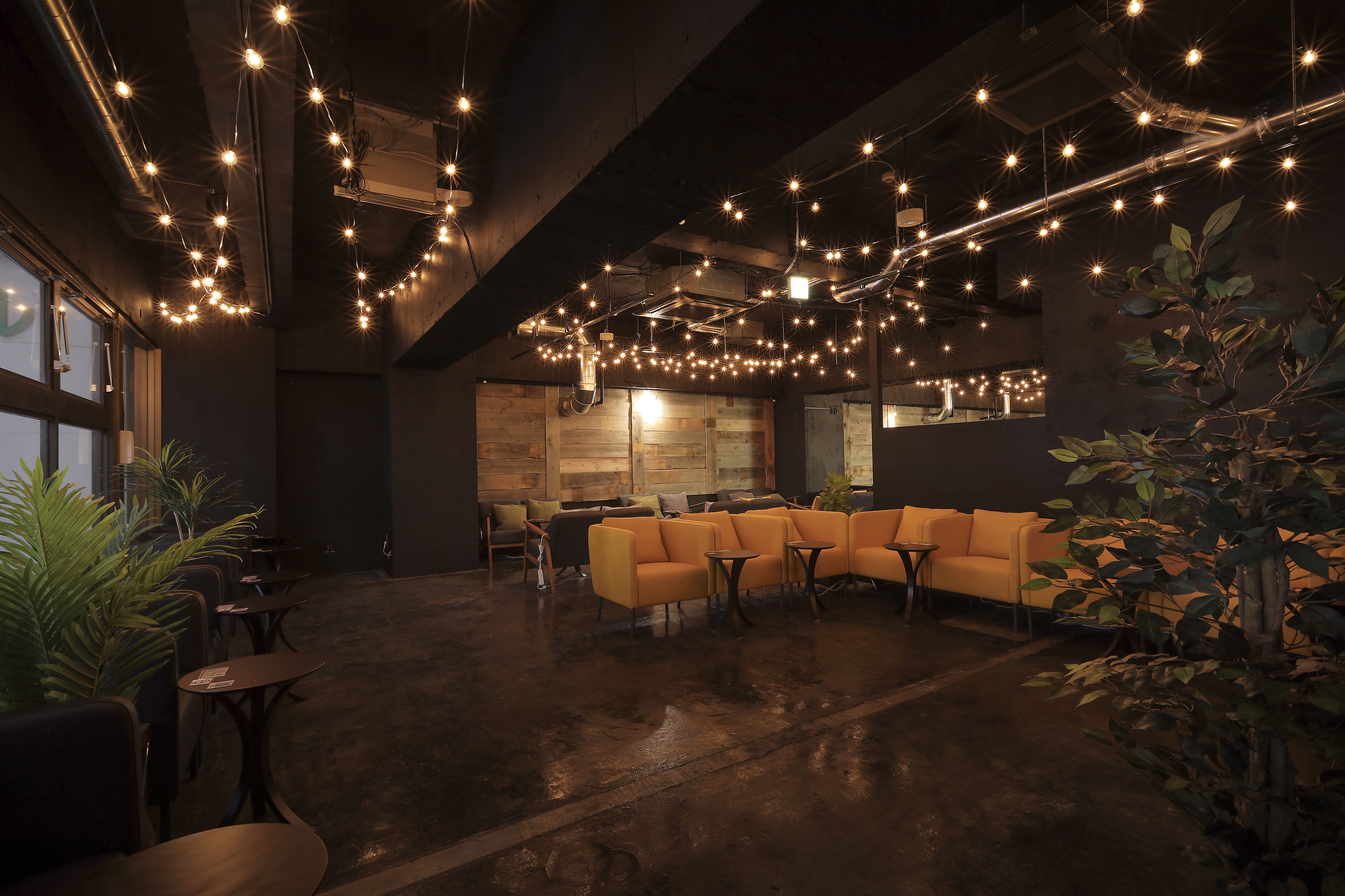 シーシャのあるリビング｜チルイン新宿東南口駅前店