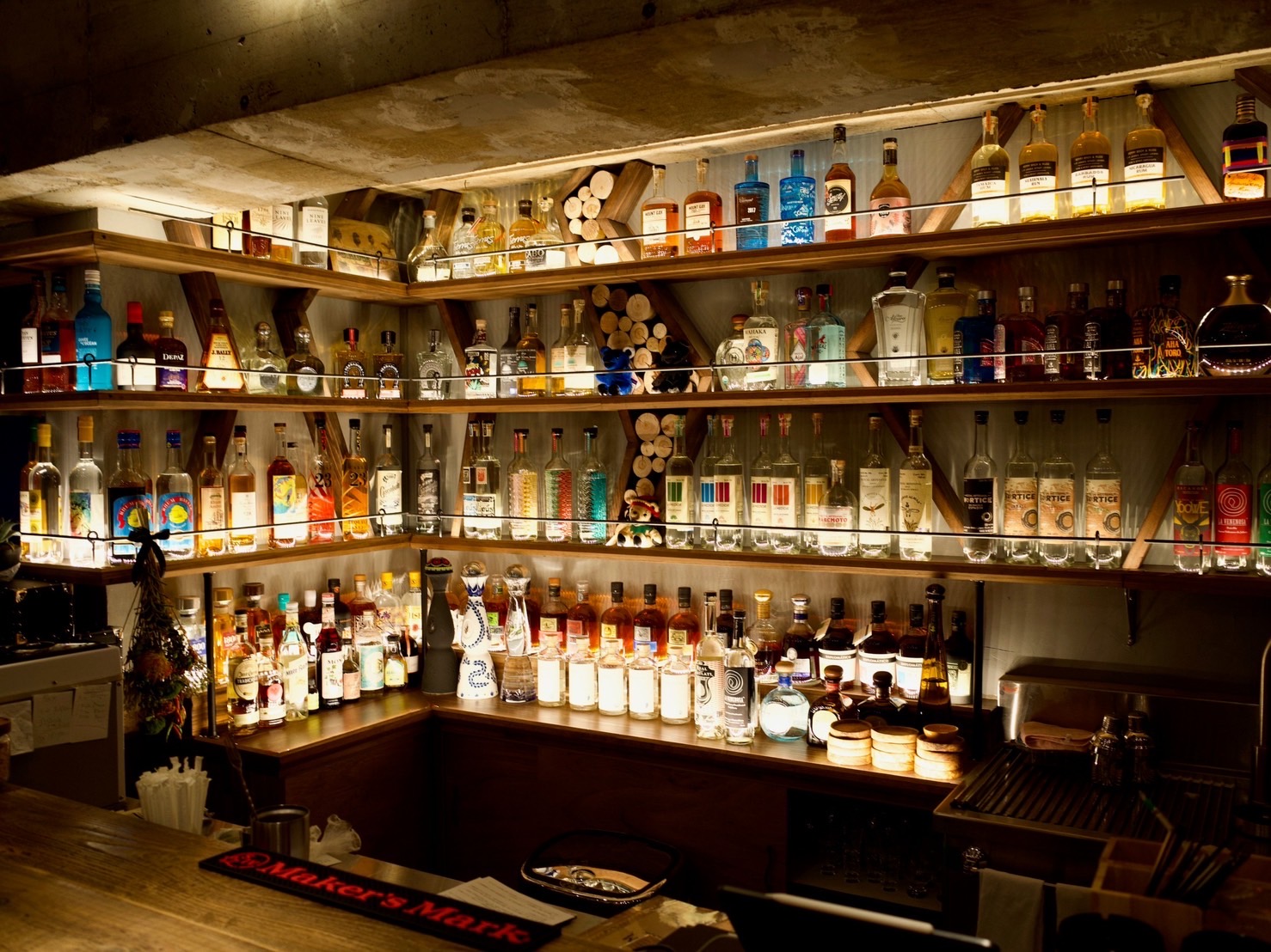 シーシャ ＆ テキーラ メスカル バー POTATORUM