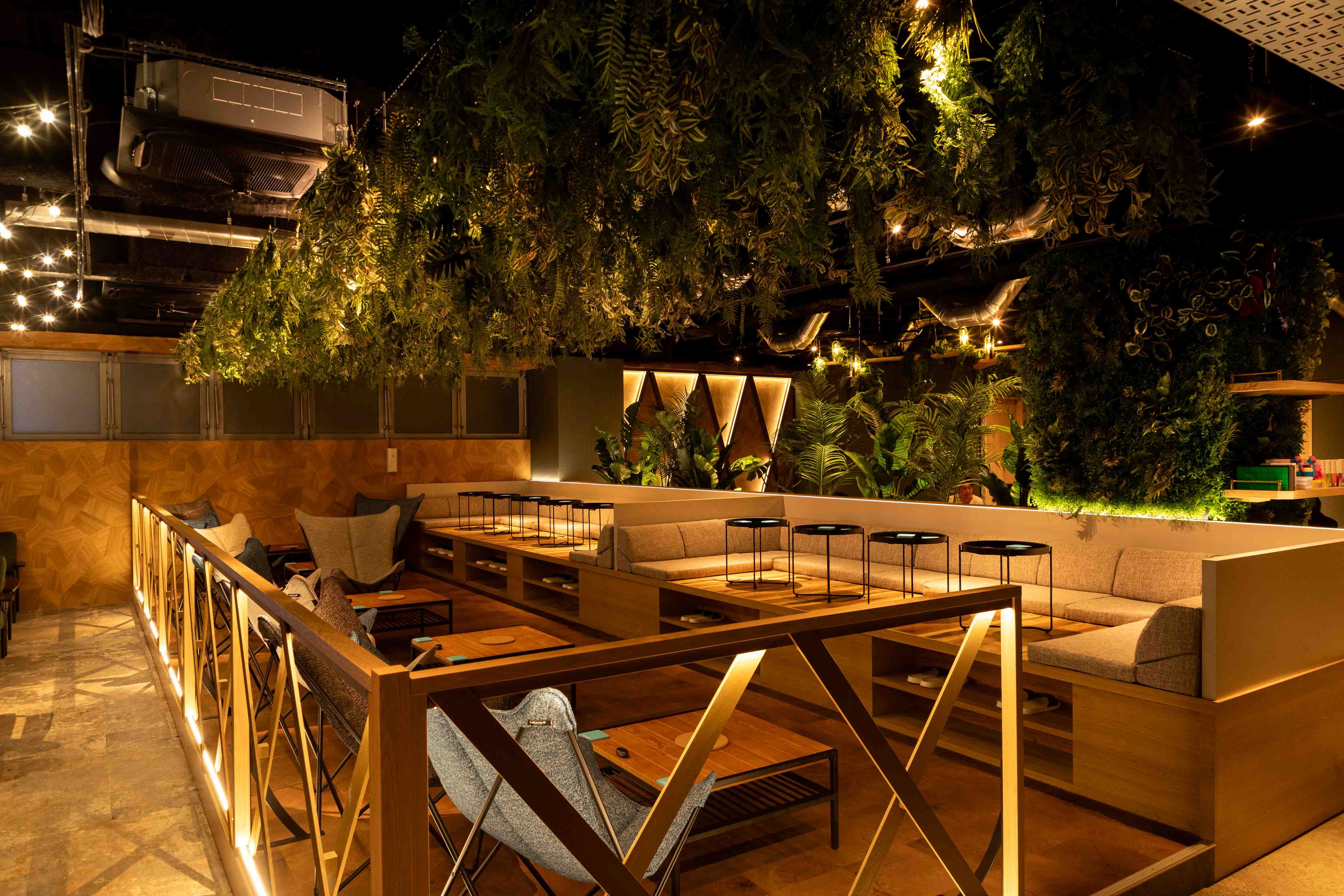 C.STAND 横浜西口店