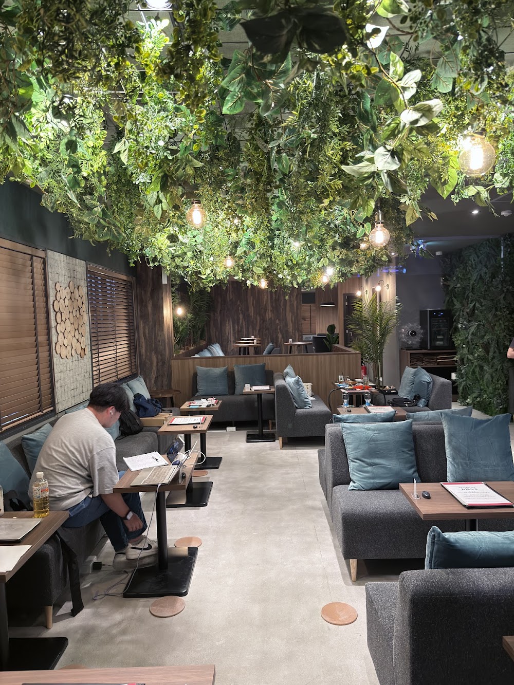 シーシャ カフェ&ピザ C.STAND(シースタンド) 熊本下通店