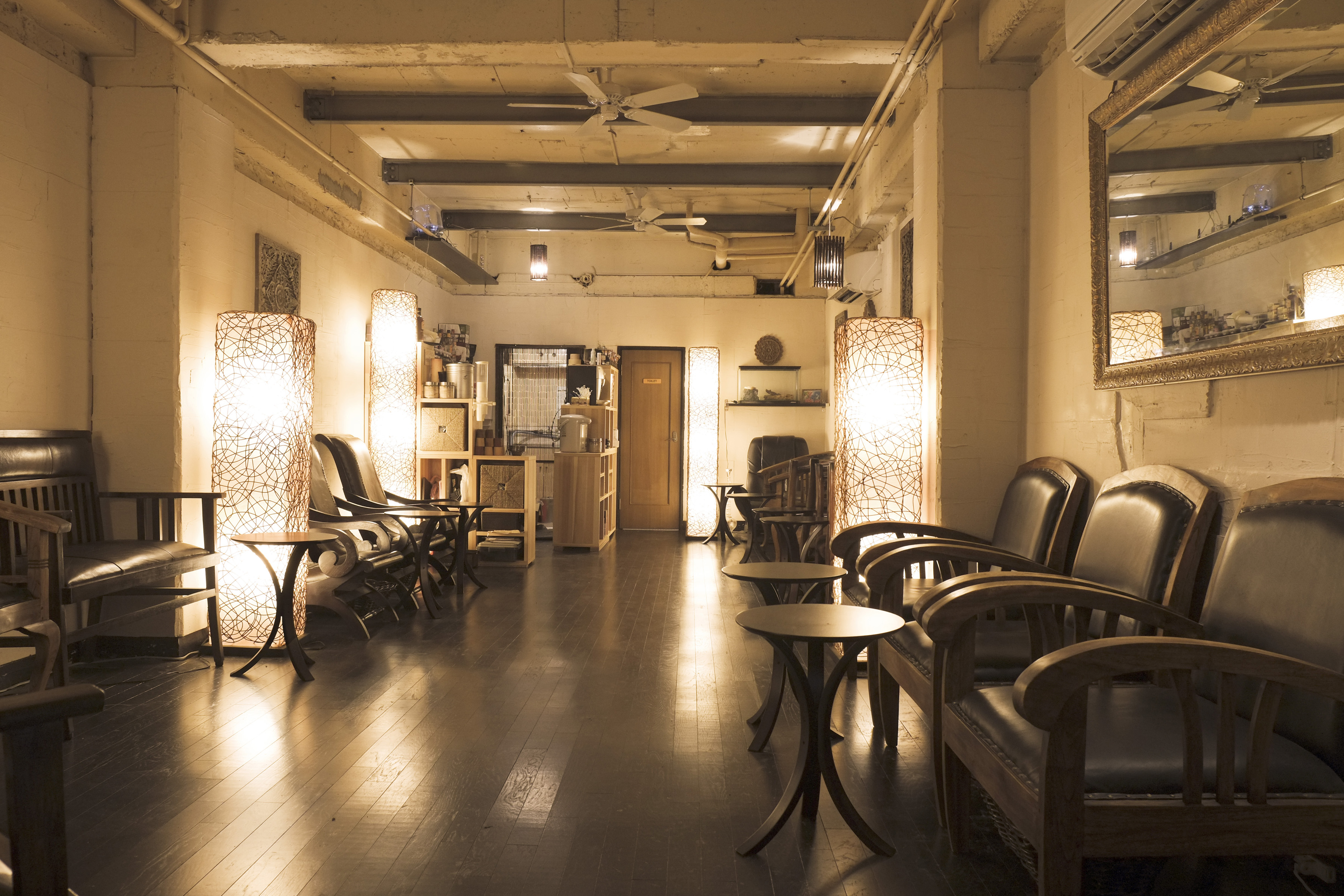 シーシャのあるリビング|チルイン新宿東南口駅前店