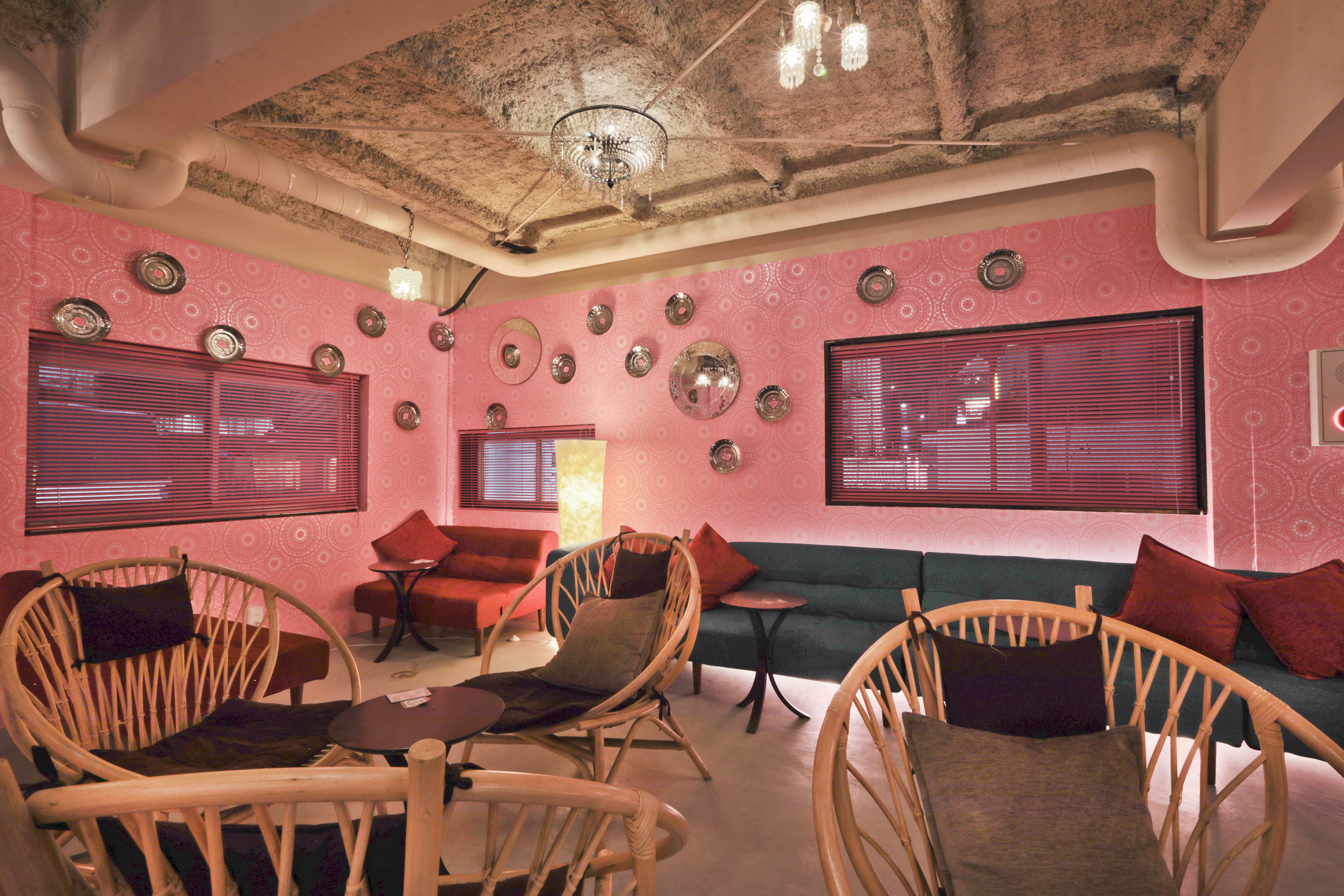 シーシャのあるリビング｜チルイン池袋西口/ロマンス通り店