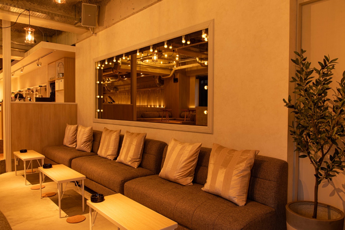 シーシャ カフェ&バー C.STAND シースタンド 新宿歌舞伎町靖国通り2号店