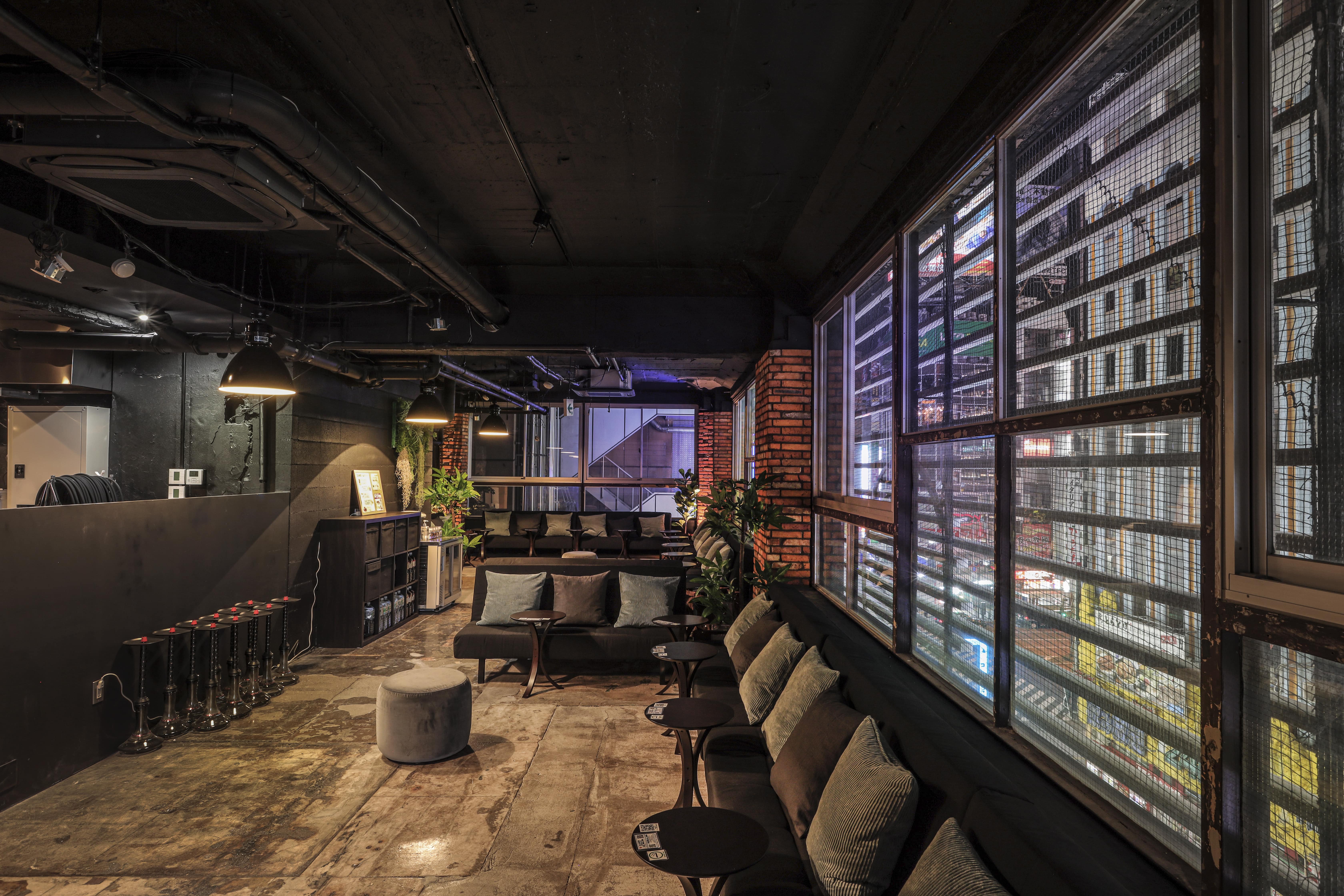 シーシャのあるリビング｜チルイン新宿歌舞伎町/ゴジラロード店