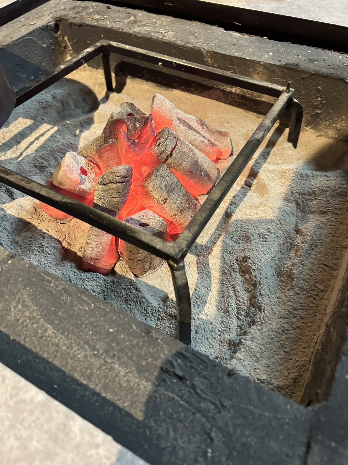 シーシャカフェ&バーcharcoal 新橋虎ノ門店