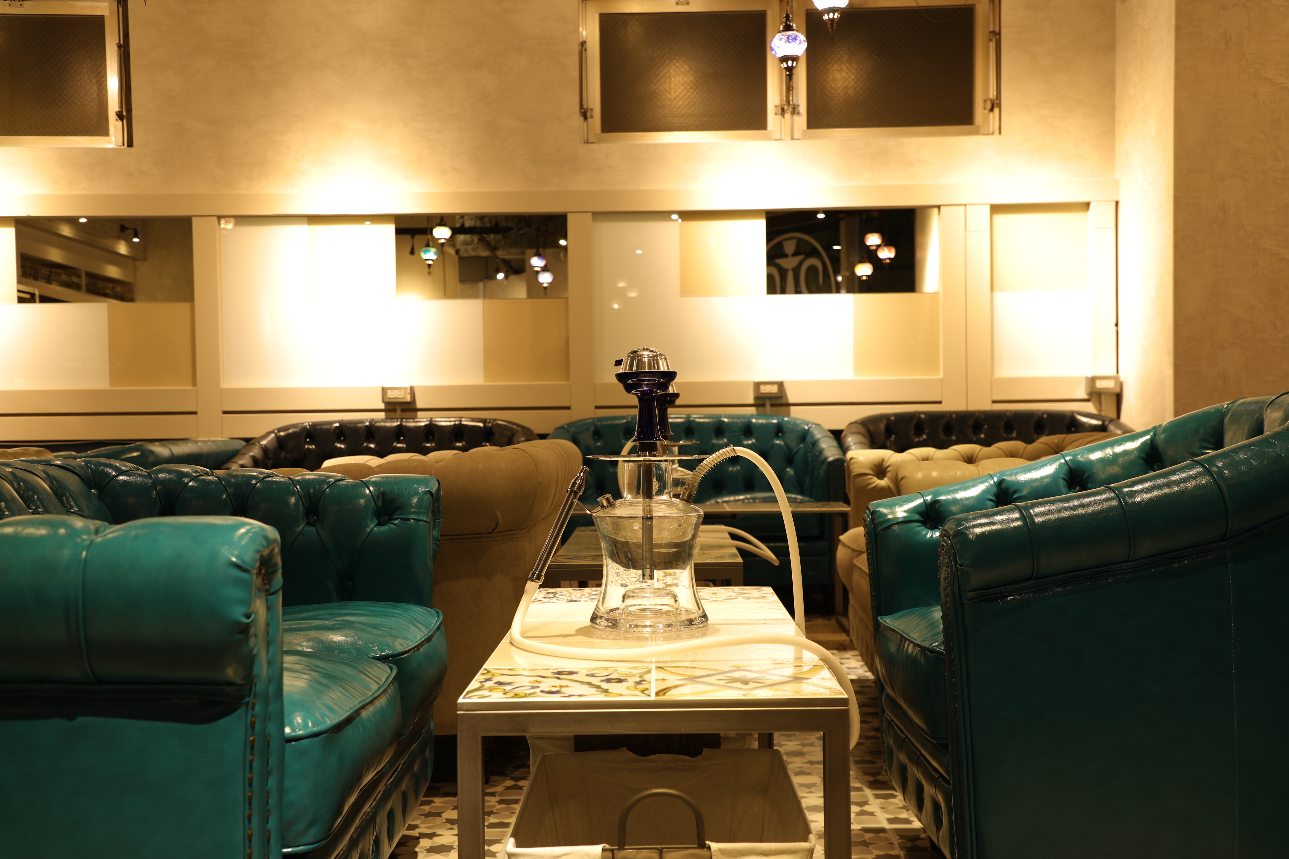 シーシャ×カフェ×バー C.STAND 新宿三丁目店