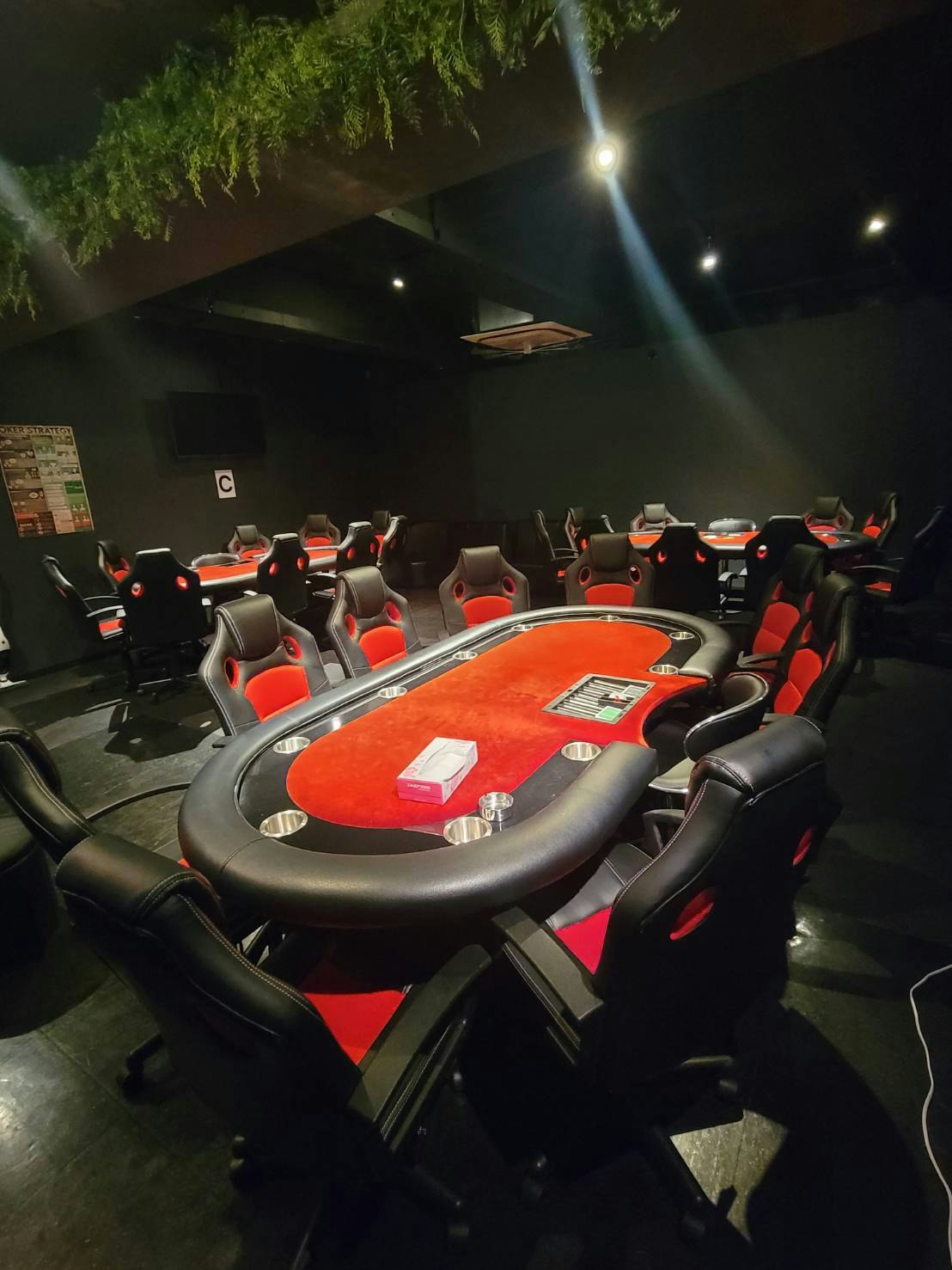 ポーカー＆シーシャバー DONK