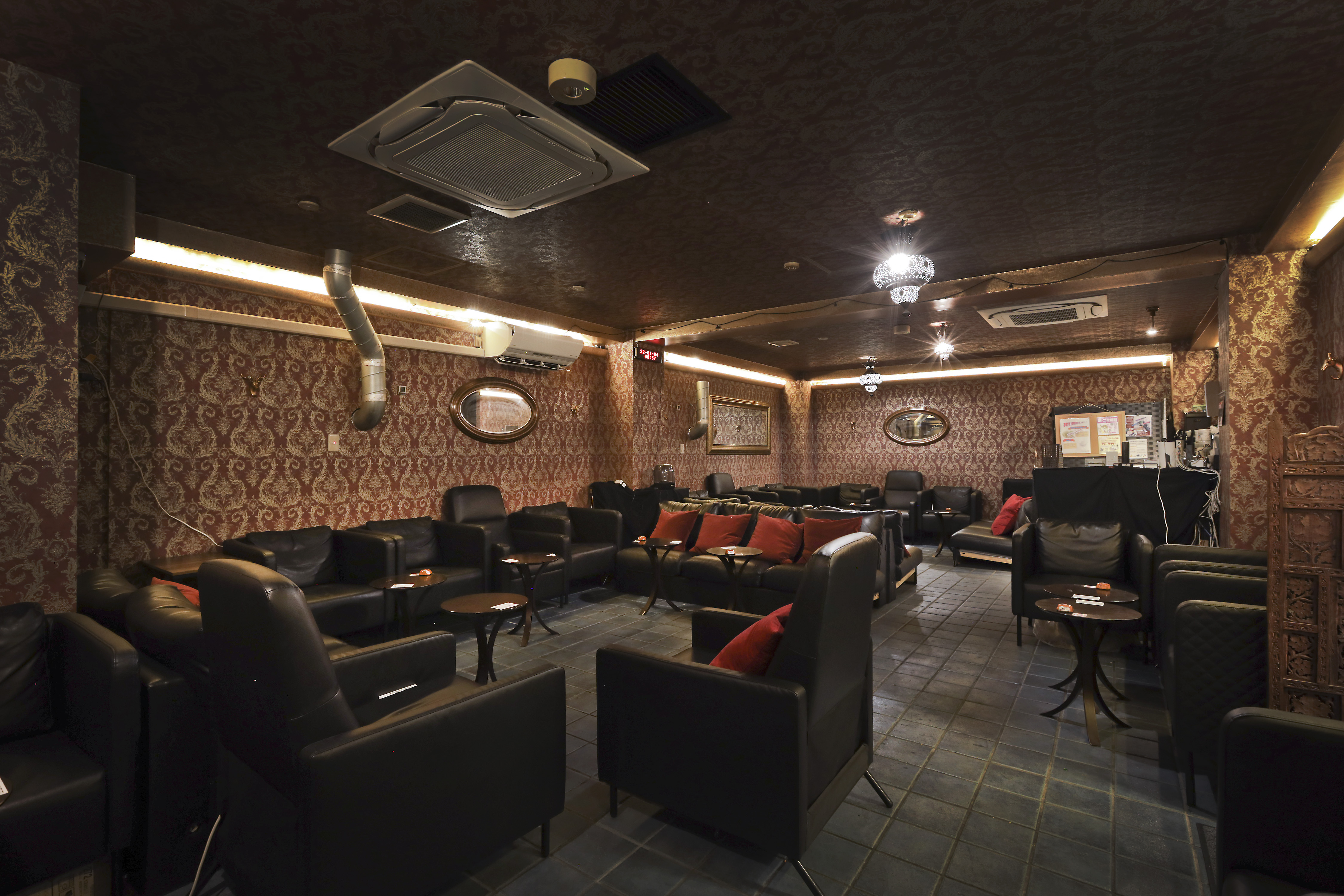 シーシャのあるリビング｜チルイン上野中央口駅前店