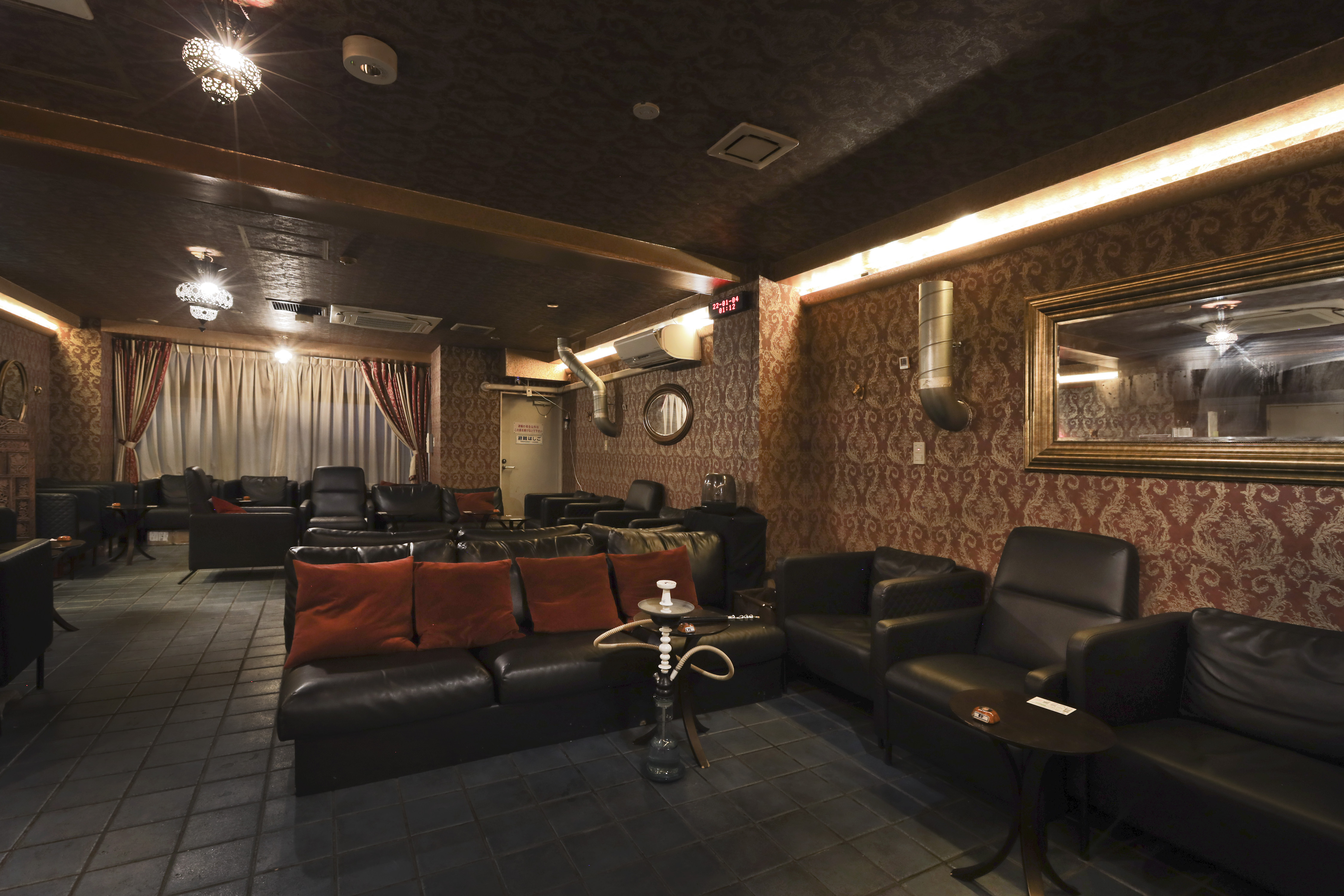 シーシャのあるリビング｜チルイン上野中央口駅前店