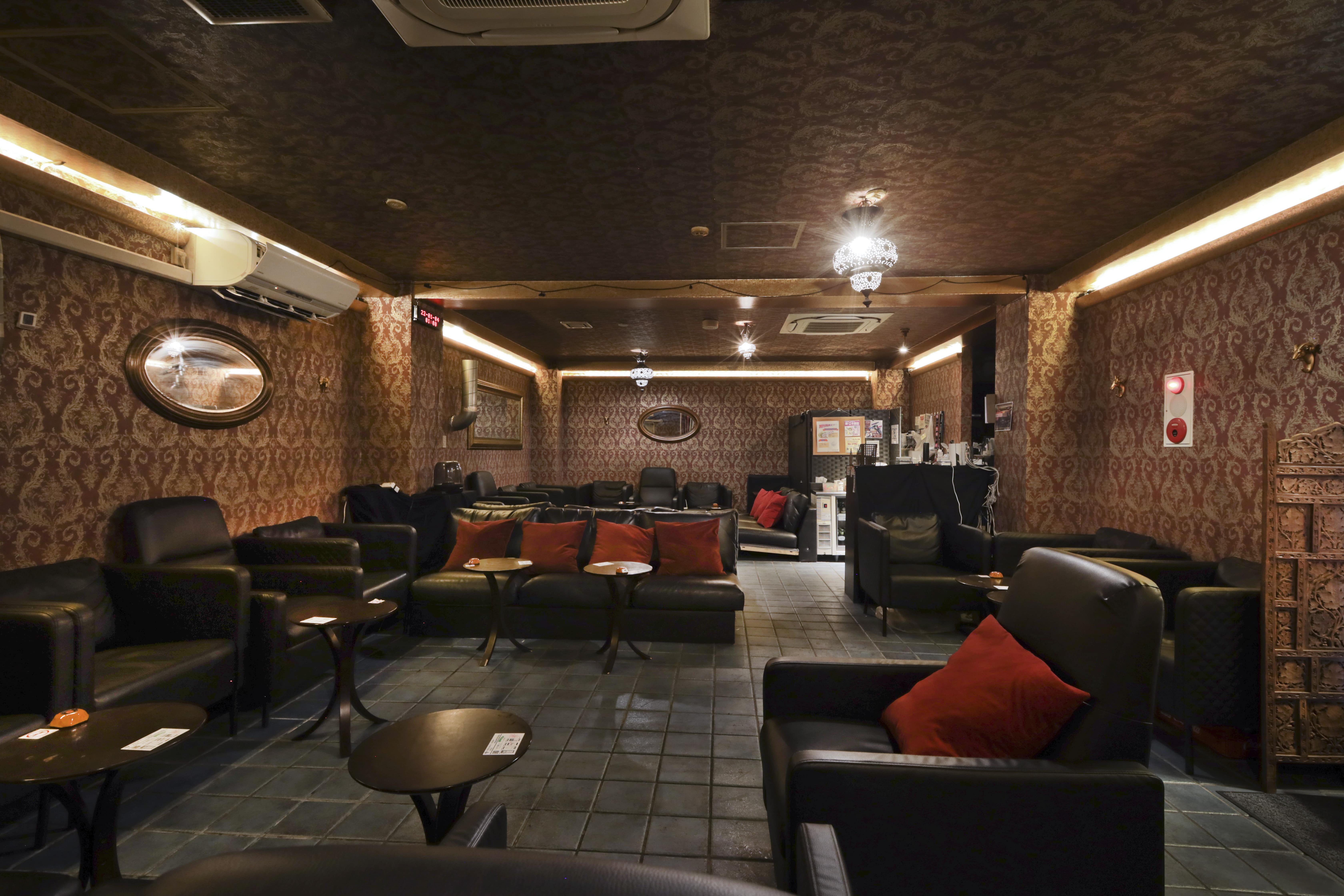 シーシャのあるリビング｜チルイン上野中央口駅前店