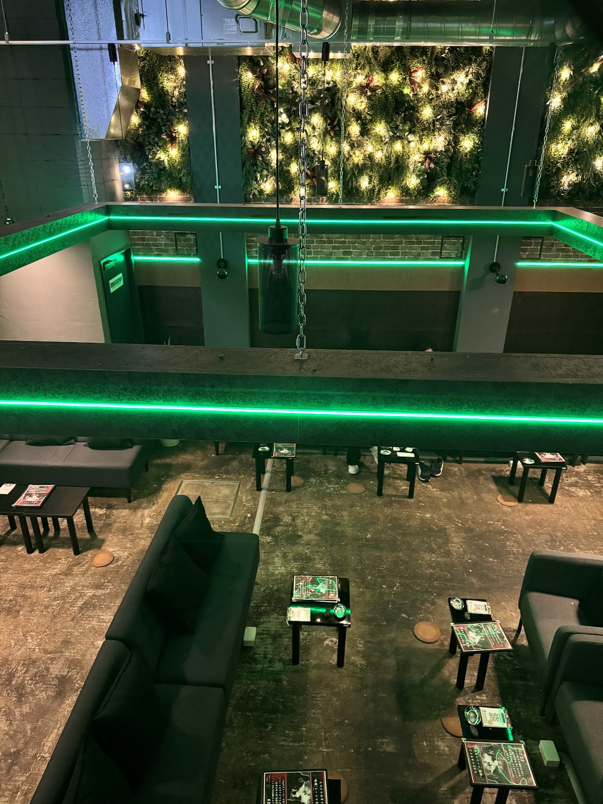 シーシャ カフェ&ダーツ バー C.STAND シースタンド 池袋サンシャイン通り店