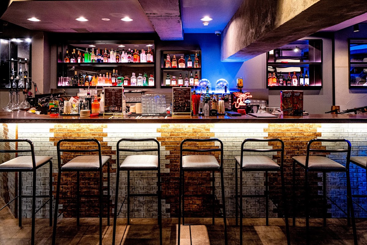 OAK BAR