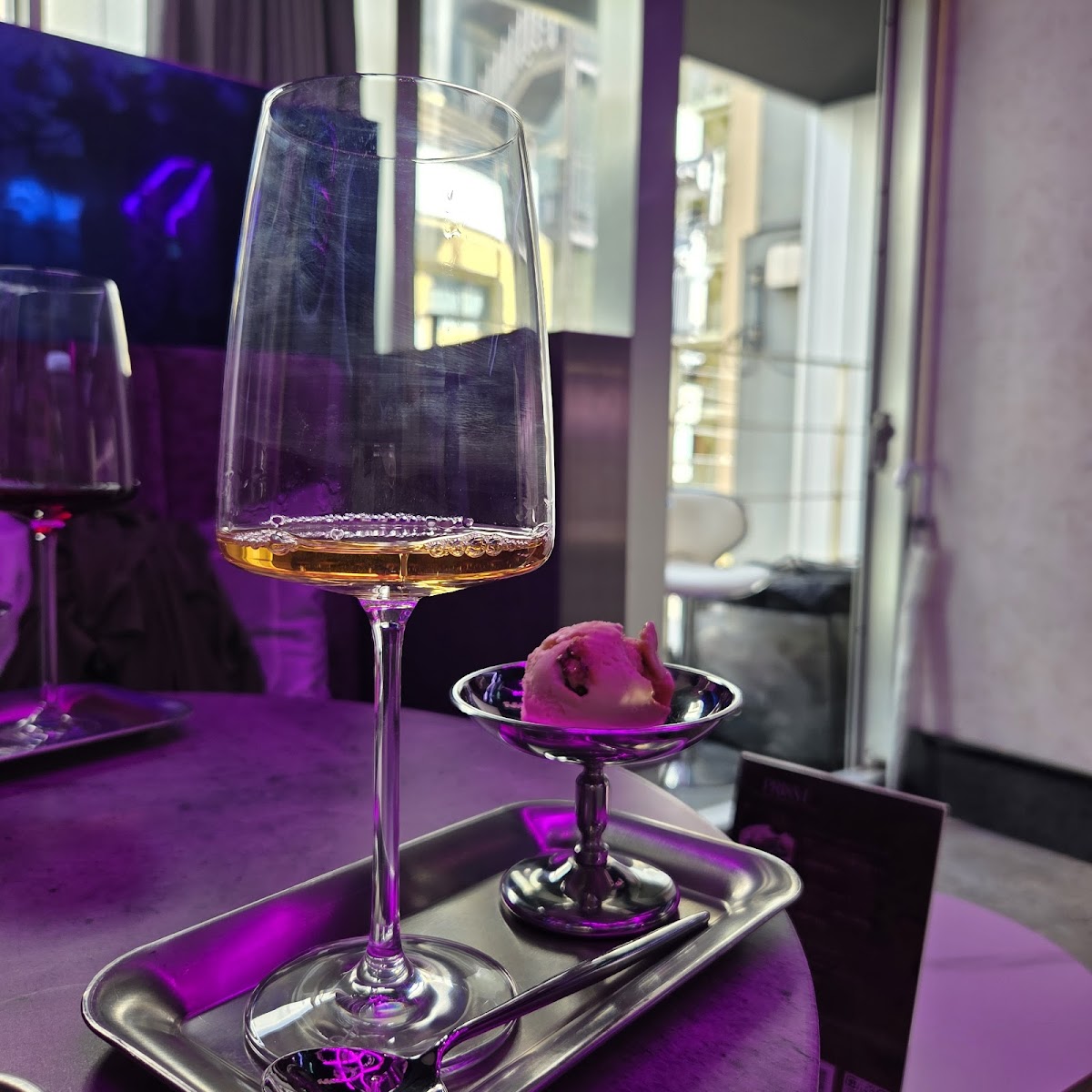 シーシャ + アイスクリーム カフェ&バー プリズム 麻布十番 (PRISM ice cream cafe & bar + shisha)