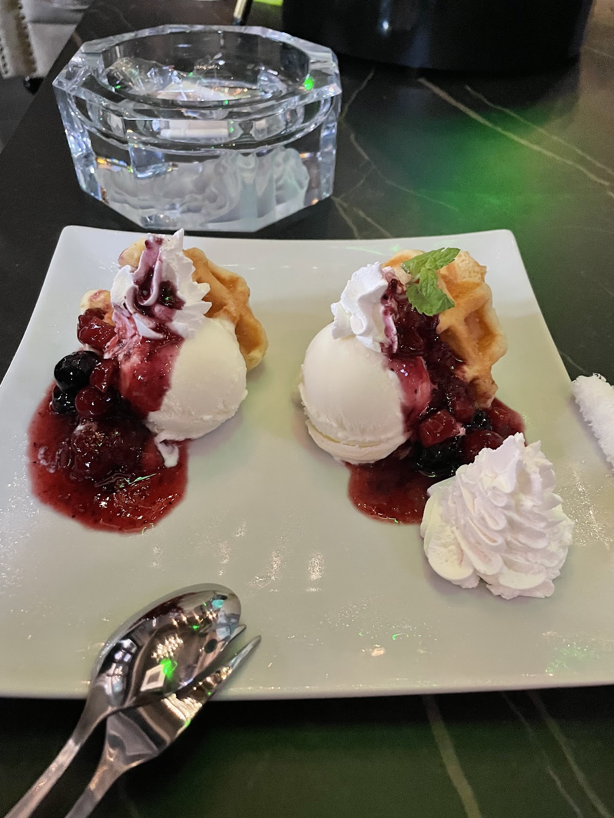 Shisha cafe＆Bar Eight（シーシャ カフェアンドバー エイト）