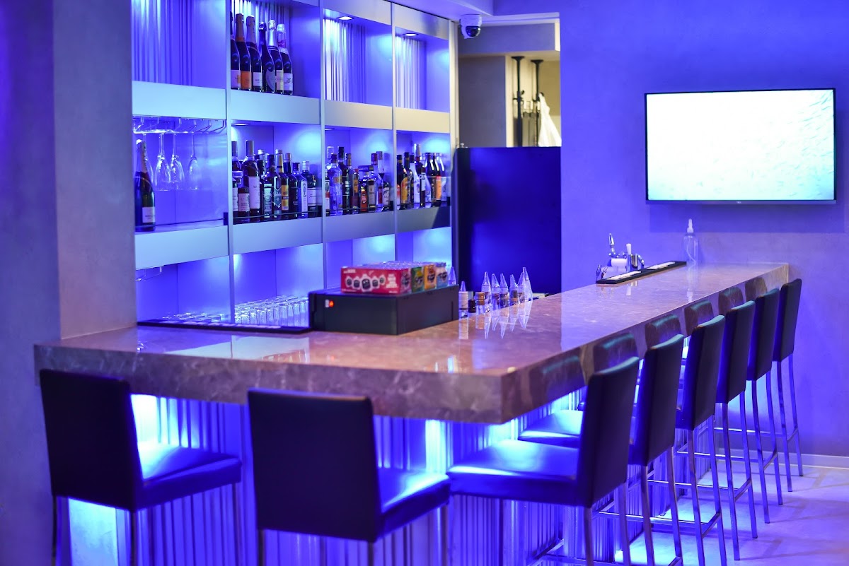 casual BAR cyan 下高井戸