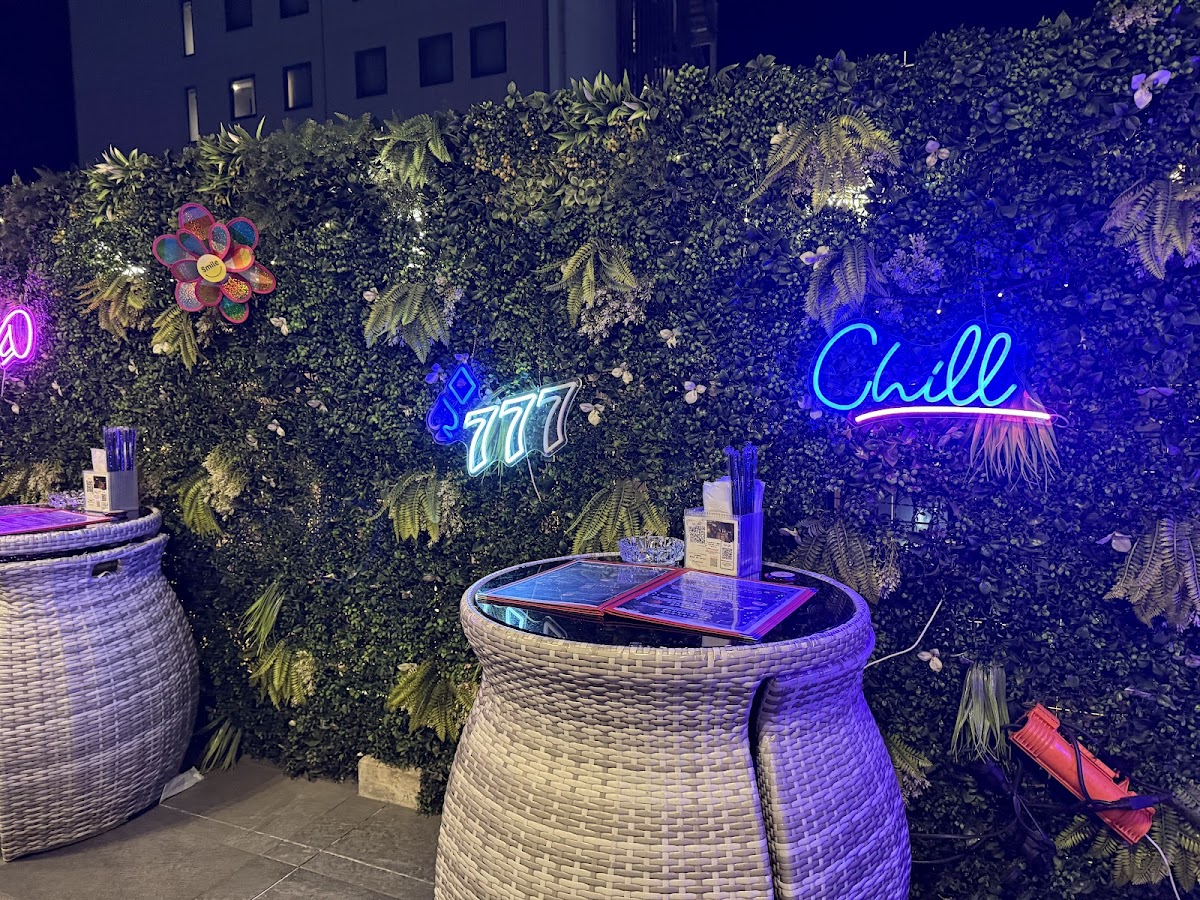 シーシャカフェバーRed Magic名古屋駅店