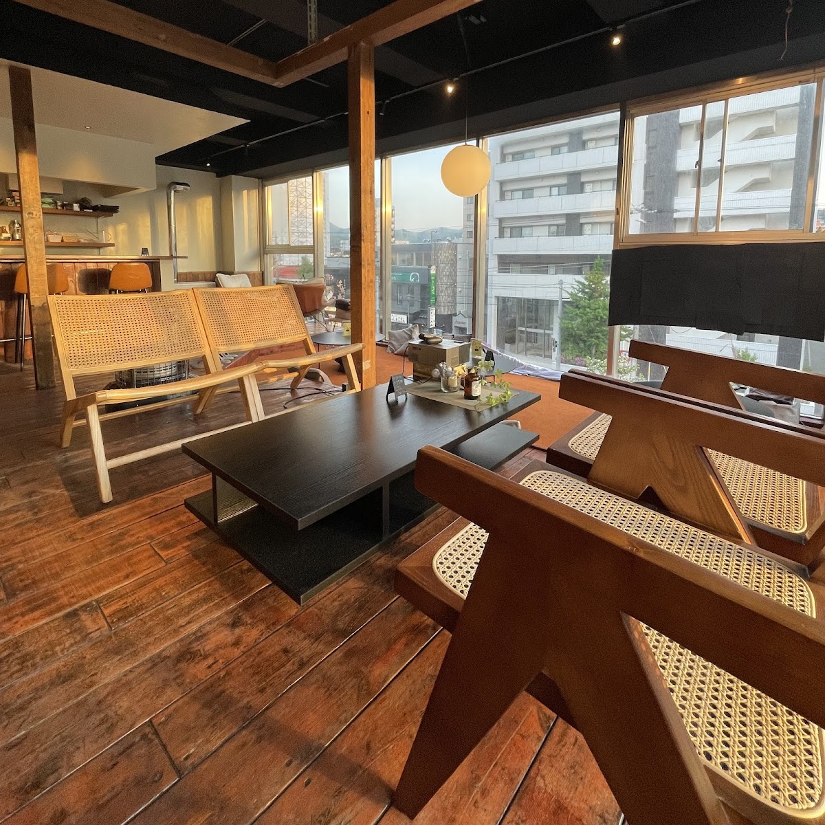 シーシャカフェ＆バー modern