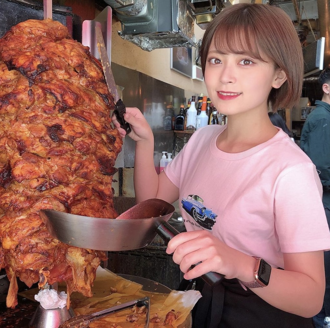 西通りパーラーケバブとシーシャとチュロスの昼飲み 天神グルメ飲み放題店