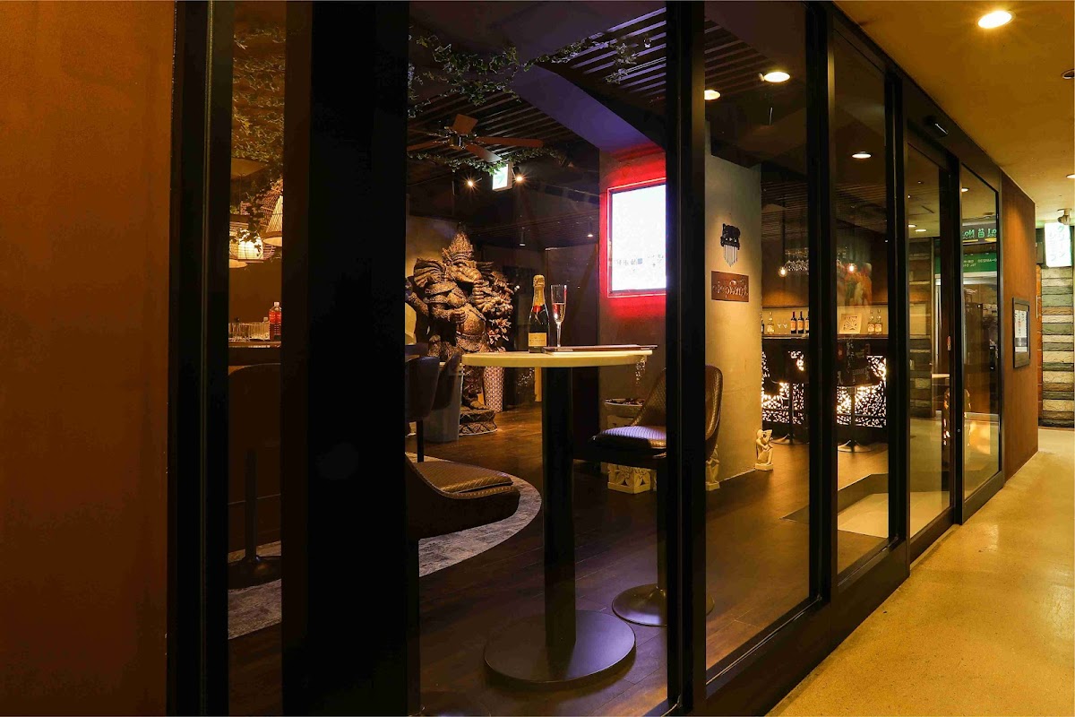 ガールズバーElephant Cafe