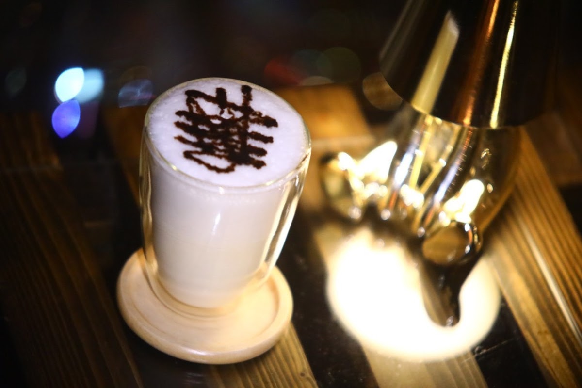 夜カフェとシーシャ mitsubachi