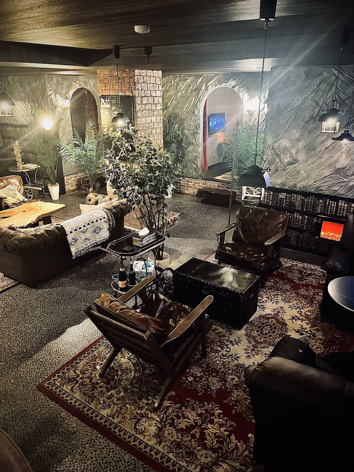 Éponine Shisha Lounge (エポニーヌ シーシャ ラウンジ) 福山店