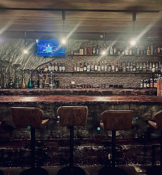Éponine Shisha Lounge (エポニーヌ シーシャ ラウンジ) 福山店
